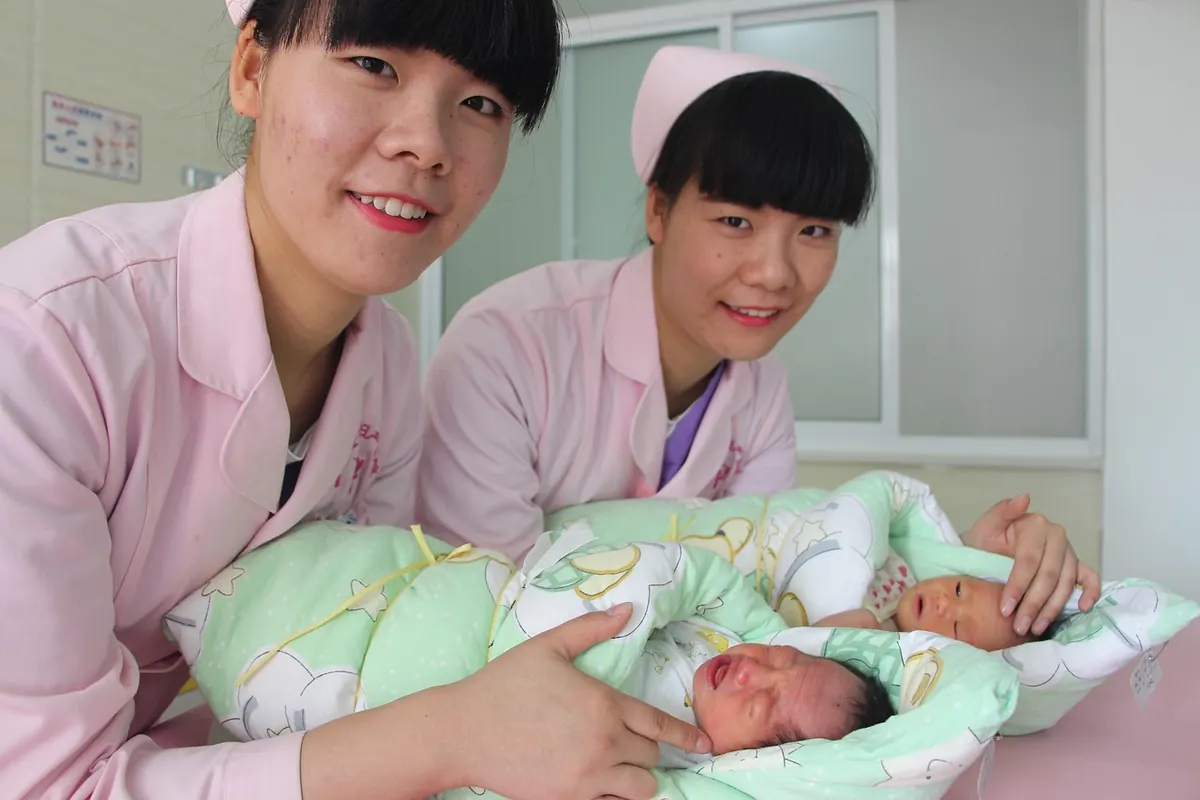 C-Section vs. Vaginal Birth: A Practical Comparison of Recovery, Risks, and Planning
